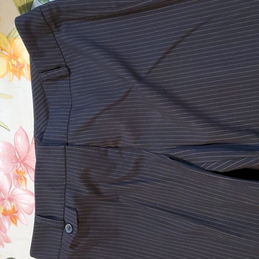 Cuffed short pinstriped pants - Picture 4 of 5